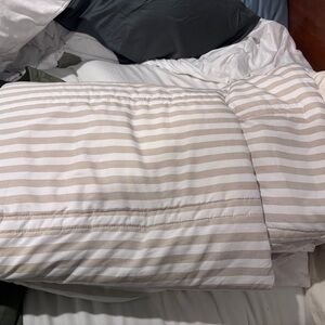 Striped Cream and White Bedding Set (Target) Twin/Twin XL